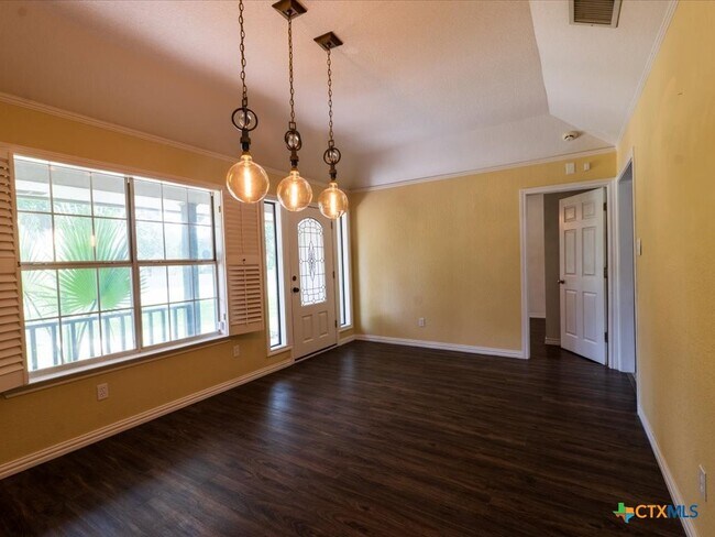 Building Photo - 300 Las Plumas Dr