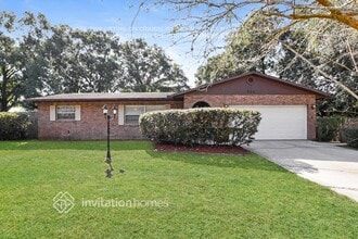 Building Photo - 712 Vassar Rd