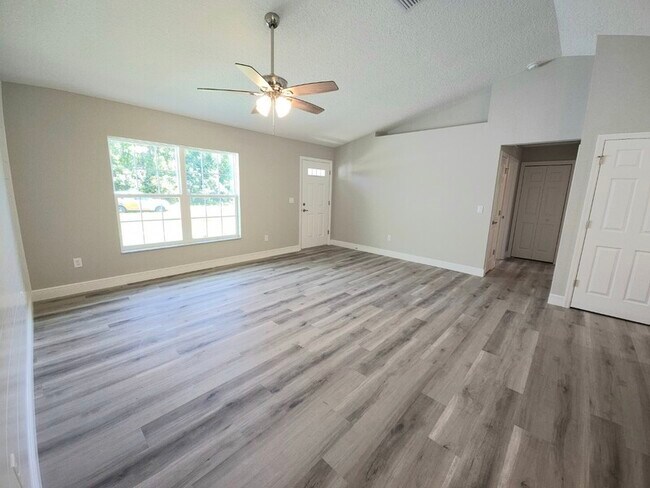 Building Photo - 944 W Anderson Ln