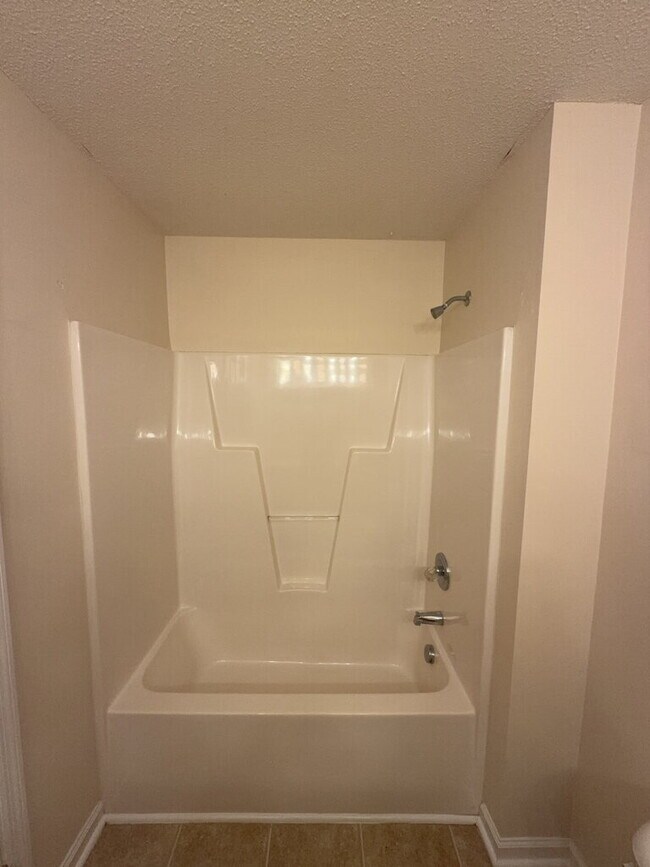 Building Photo - Charming 3 Bedroom, 2 Bath Home in Hubert-132 Daphne Drive