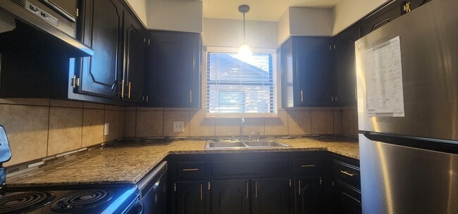 Building Photo - 907 NE Tortoise Dr