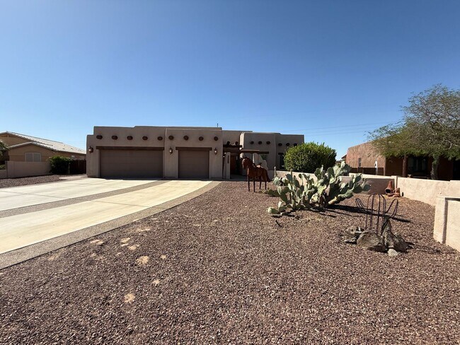 Building Photo - Gorgeous Furnished Pool/Spa Home with spectacular views
