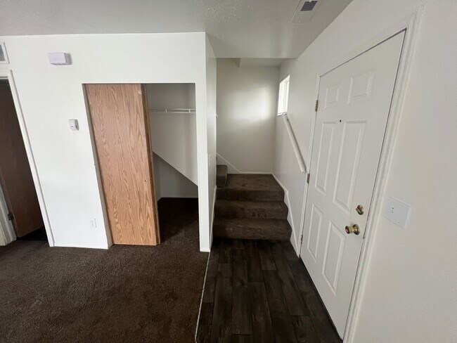 Building Photo - Cozy 3B/1 Bath Townhome in West Valley