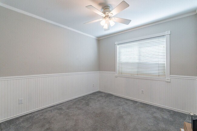 Building Photo - Charming 4-Bedroom Home with Luxurious Poo...