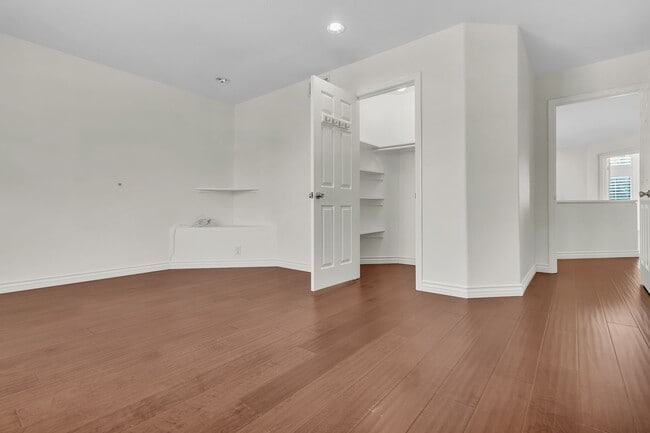Building Photo - 2101 Vallejo Dr