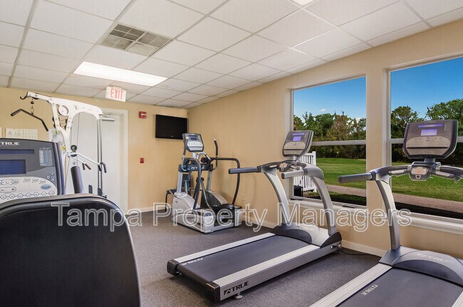 Building Photo - 242 Country Ln