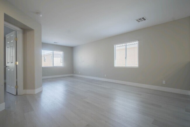 Building Photo - Wonderfully fully renovated, 2-story property