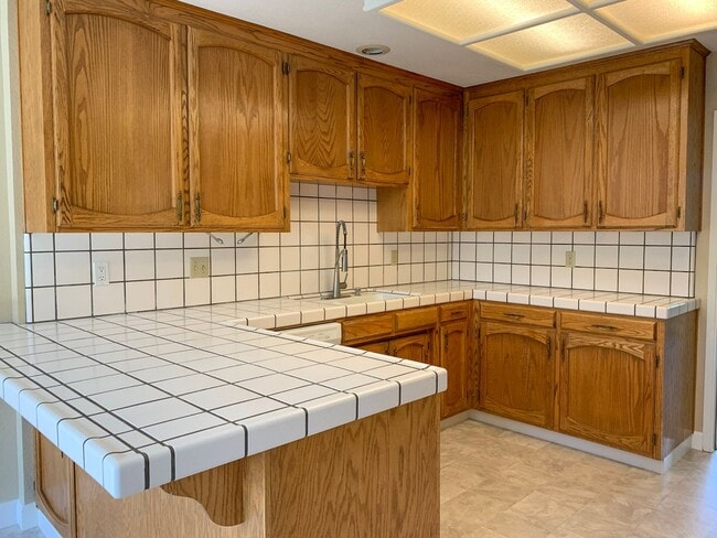 Building Photo - 2 Bedroom / 2.5 Bath Condo in Ridgemark