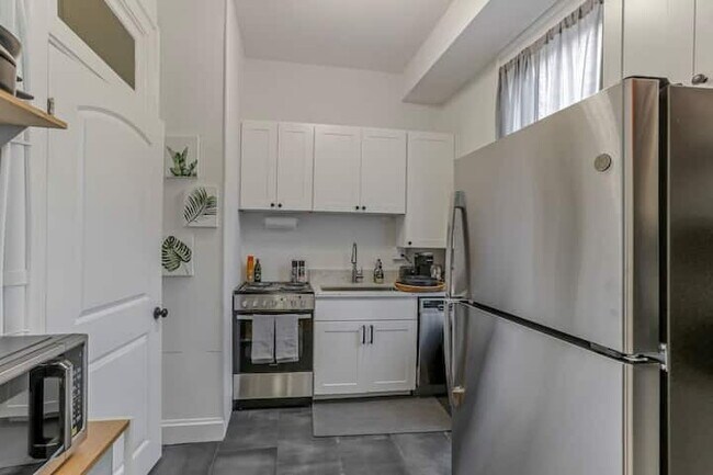 Building Photo - The Artist's Apt. | 1BR | Short North | +Parking