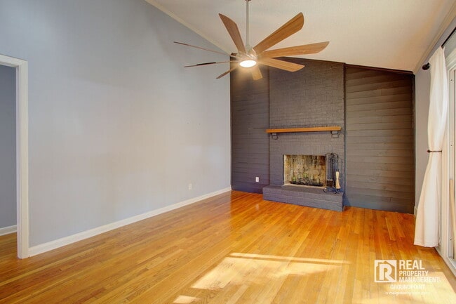 Building Photo - 209 Chucker Dr