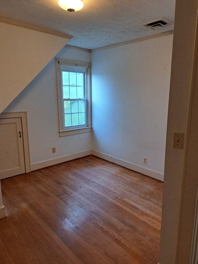 Building Photo - 66 Davis Ave