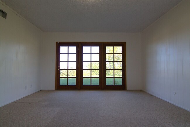 Building Photo - 22503 Charlestown Dr