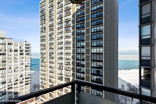 Building Photo - 5701 N Sheridan Rd