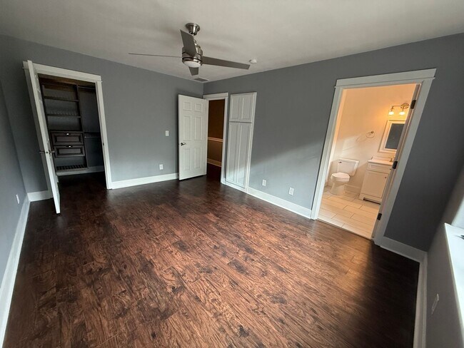 Building Photo - Beautiful 2 Bed/2.5 Bath Townhome on Bend'...
