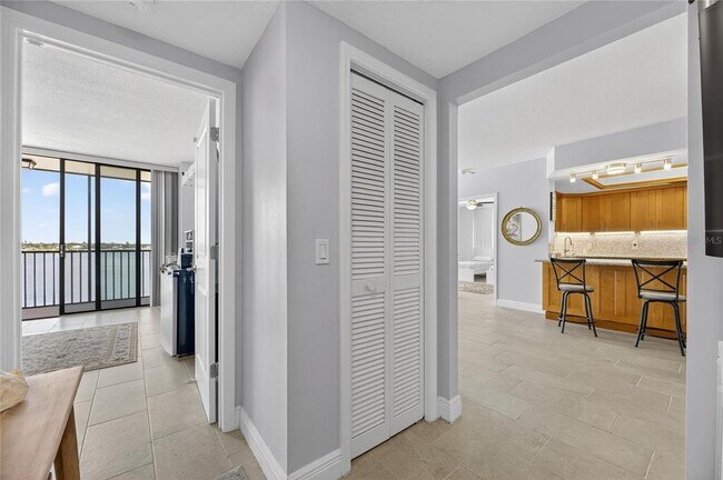 Building Photo - 7100 Sunshine Skyway Ln S