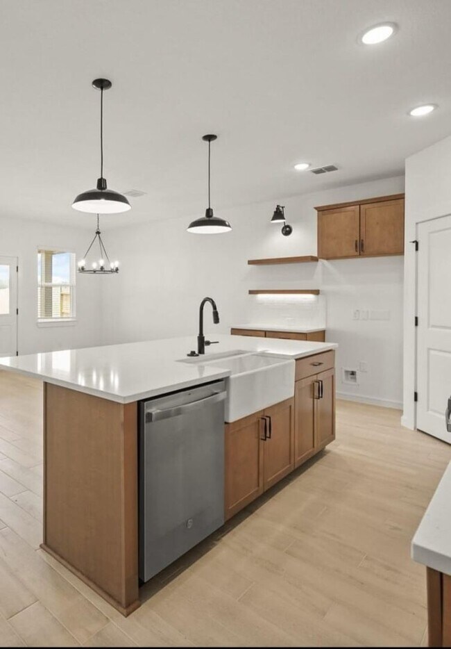 Building Photo - Newly constructed 3BR House beside Angel L...