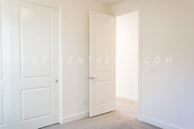 Building Photo - Ellis Neighborhood  | Spacious Single-Stor...