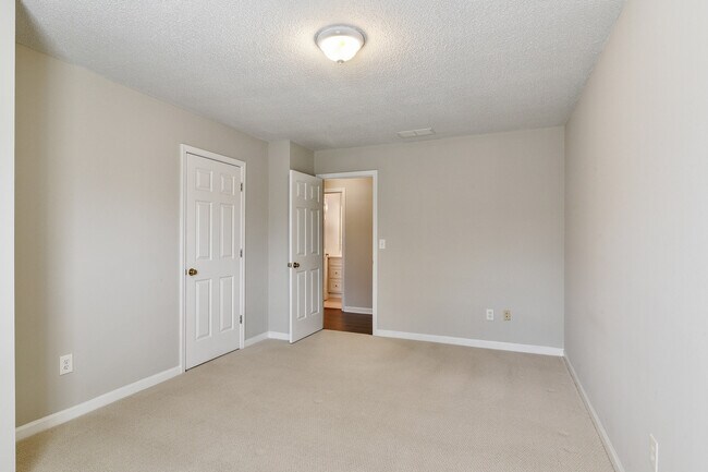 Building Photo - 2655 Traywick Chase