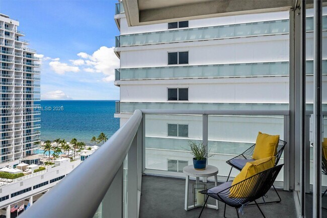 Building Photo - 3101 Bayshore Dr