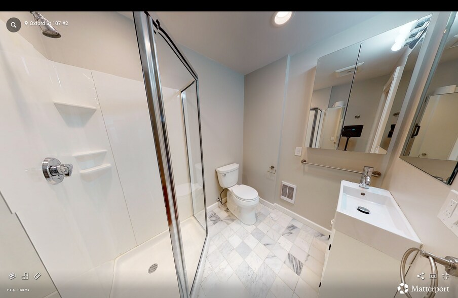 Building Photo - 107 Oxford St