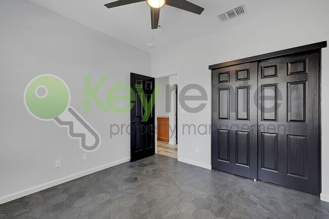 Building Photo - 973 Courtyards Loop