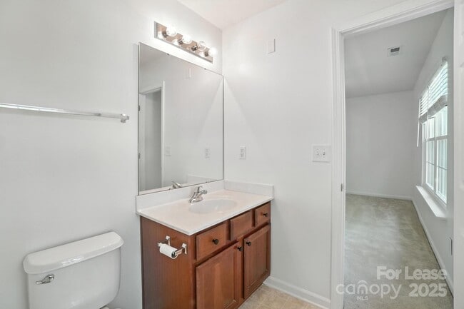 Building Photo - 15554 Stronvar House Ln