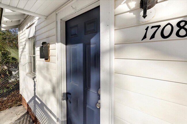 Building Photo - 1708 Lennox Ct