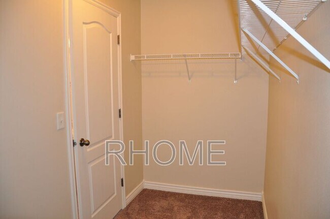 Building Photo - 1705 Westbury Way
