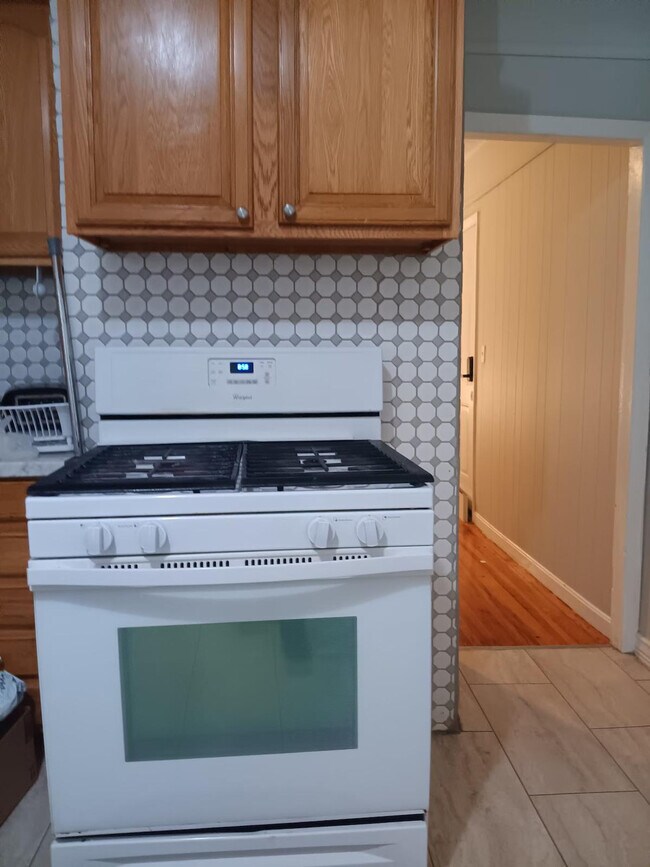 Building Photo - 125 Salina St