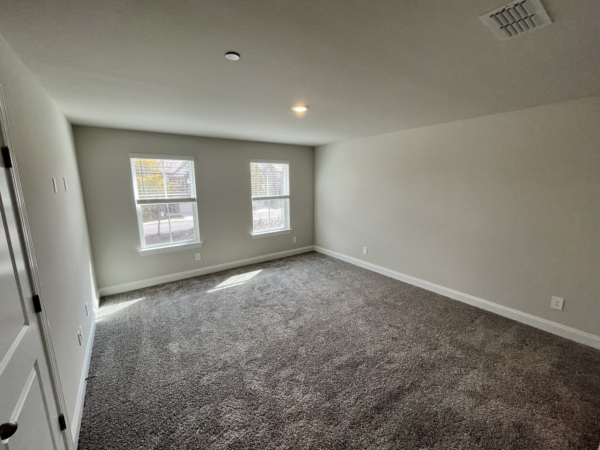Building Photo - 204 Douglas Bend Rd