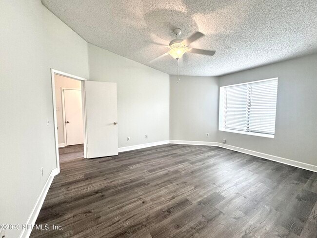 Building Photo - 103 Quail Cove