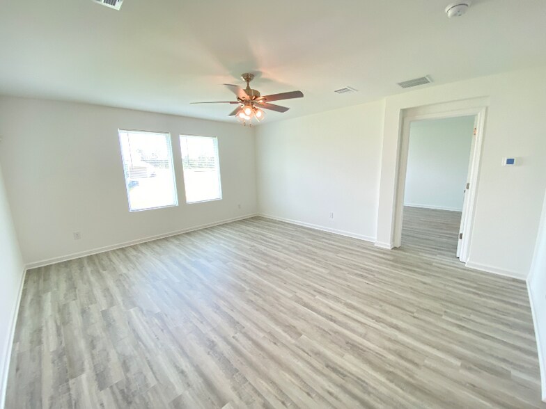 Building Photo - 16213 Loussier Dr