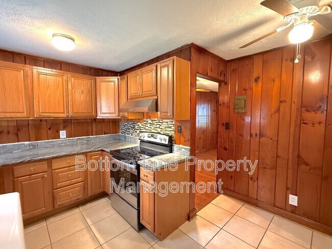 Building Photo - 3128 Creighton Dr