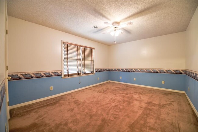 Building Photo - 1812 Lake Lucerne Dr SW