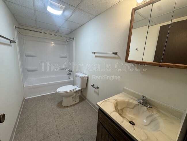 Building Photo - 2406 Marquette Rd