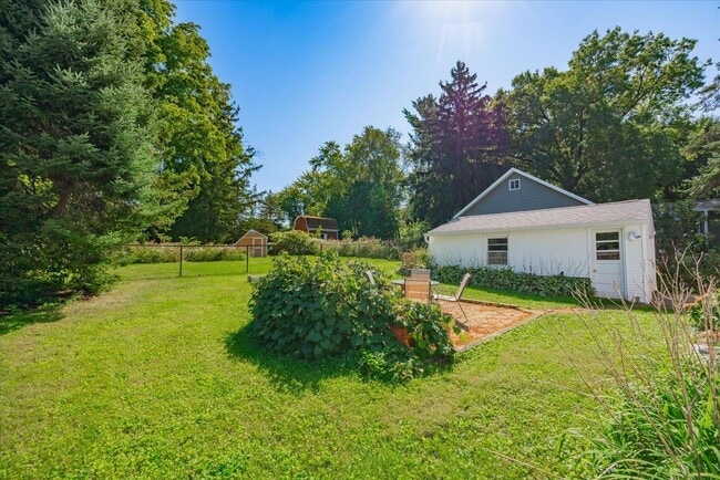 Building Photo - 401 Merrill Crest Dr