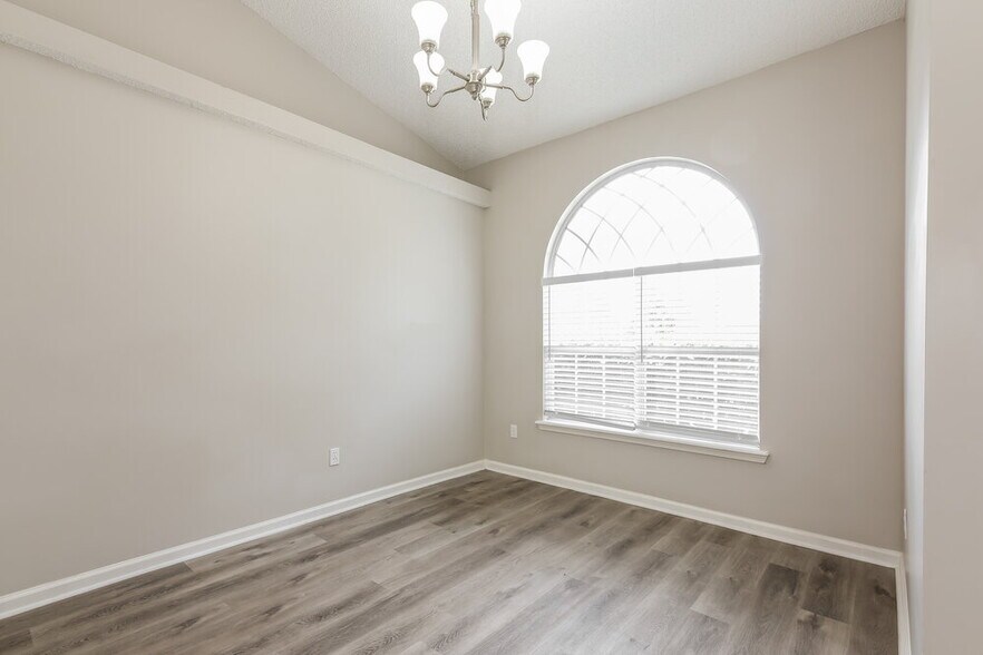 Building Photo - 1103 Summer Springs Drive