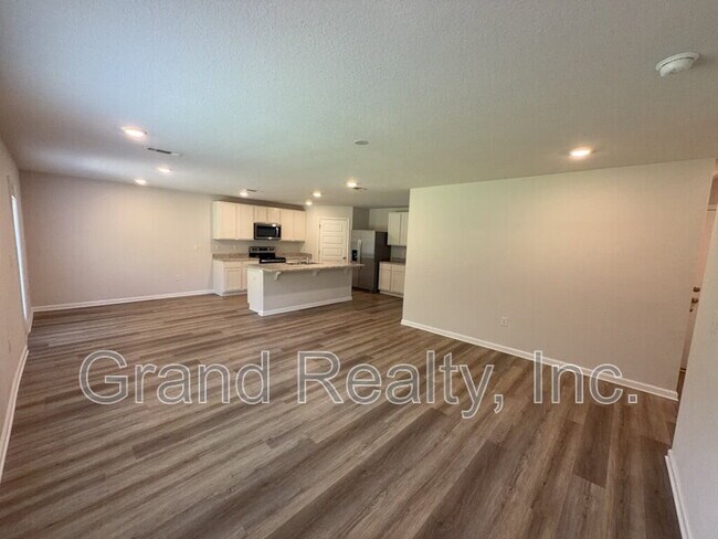 Building Photo - 5431 Peach Dr