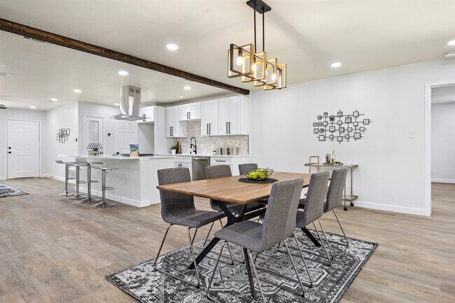 Building Photo - 6910 Rufus Dr