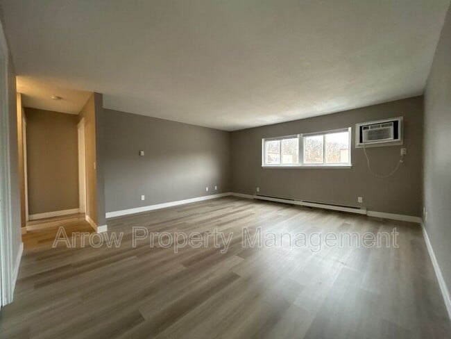 Building Photo - 222 Park Ave