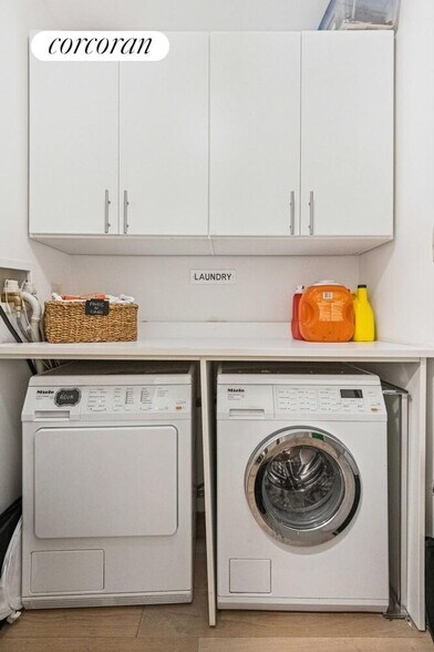 Building Photo - 200 E 62nd St