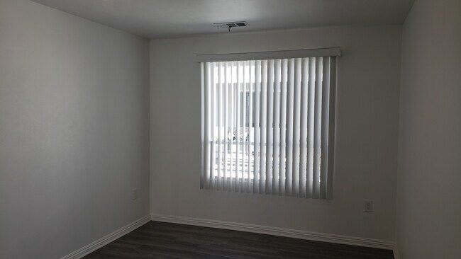 Building Photo - 2057 W Florence Ave