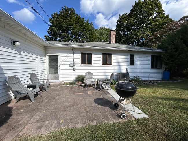 Building Photo - 138 Aikens Pl