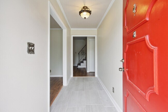 Building Photo - 8024 Regency Dr