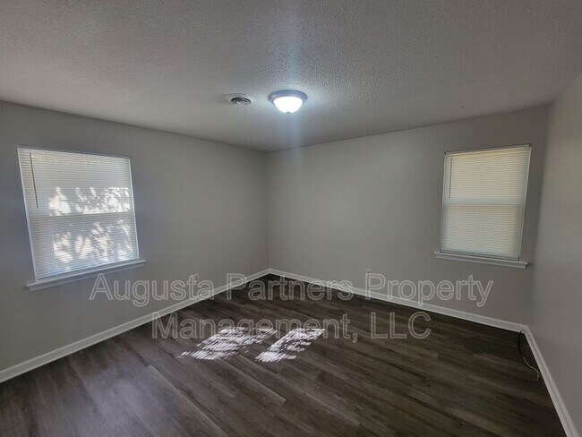 Building Photo - 119 Sunnywood Dr
