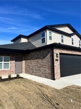Building Photo - 520 Cosmos St