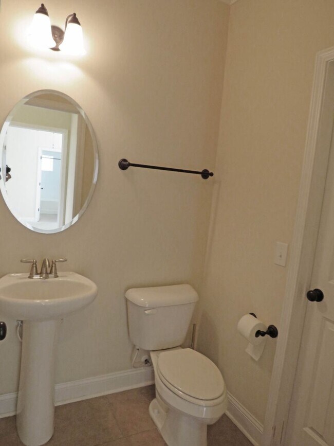 Building Photo - AVAILABLE SEPTEMBER, 2023