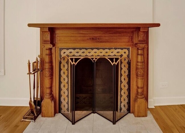 Building Photo - 1224 N Dearborn St