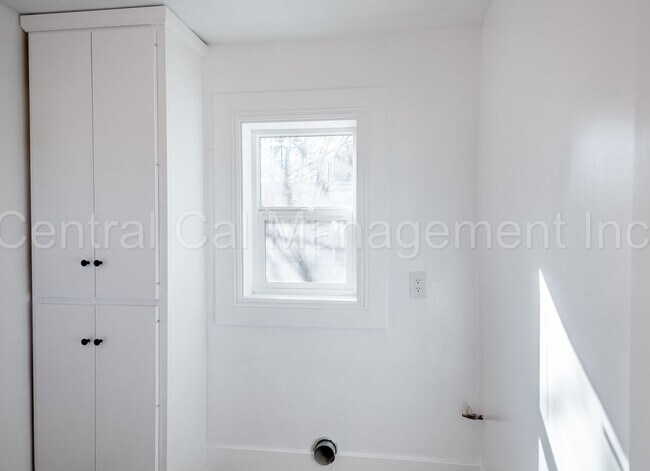 Building Photo - 1001 Woodrow Ave