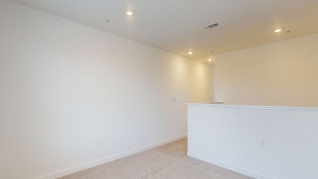 Building Photo - 3249 Carambola Ave